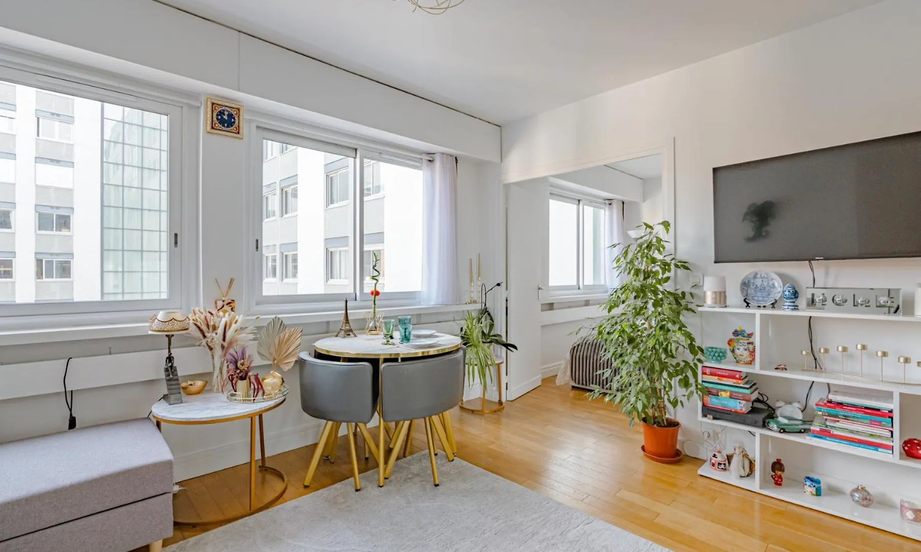 With Eiffel Tower View! Apartment Paris